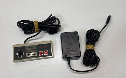 Nintendo Entertainment System NES Console w/ Accessories- Gray image number 6