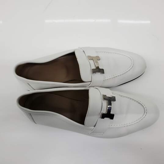 Hermès Women's White Leather Loafers Size 36.5 EU (6 US) AUTHENTICATED image number 7