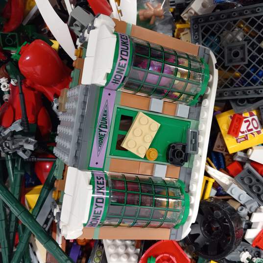 8.5lbs Lot of Assorted Lego Building Bricks image number 3