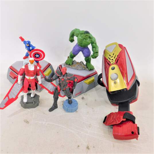 Playmation Marvel Avengers Labs Iron Man Repulsor & Power Activators w/ Figures image number 1