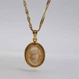 14k Gold Twist Gold Chain w/Oval Cameo Pendant 3.8g