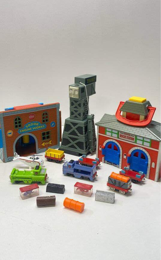 Thomas & Friends Buildings & Trains Bundle image number 1