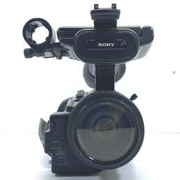 Sony HVR-Z1U HDV 3CCD MiniDV Camcorder (For Parts or Repair) alternative image