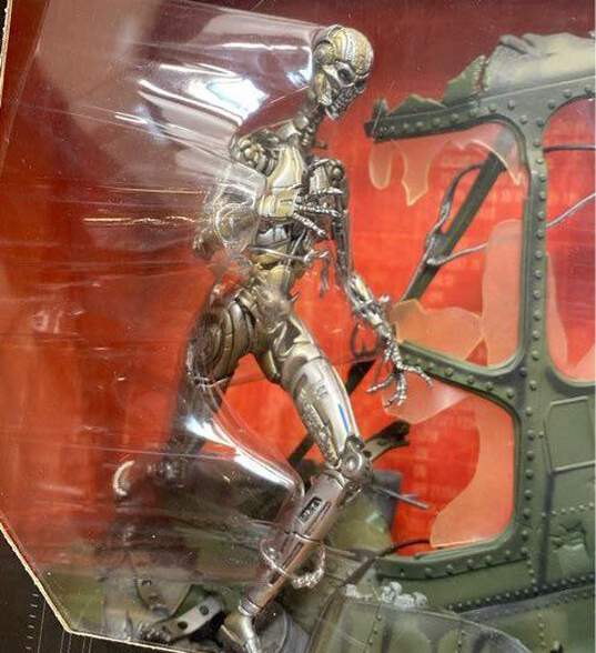 McFarlane Toys Terminator 3 Rise Of The Machines The End Battle Deluxe Boxed Set image number 4