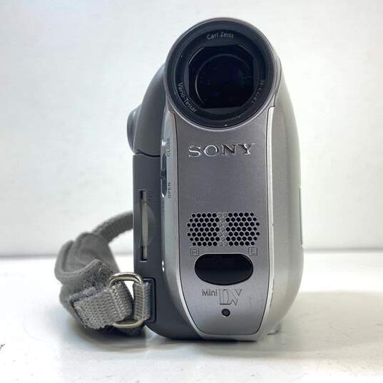 Sony Handycam DCR-HC32 MiniDV Camcorder (For Parts or Repair) image number 4