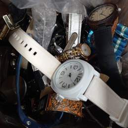 8.30lbs. Bundle of Assorted Watches alternative image