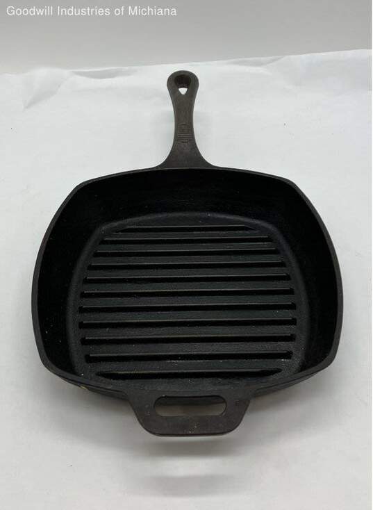 Unmarked Cast Iron Skillet image number 2