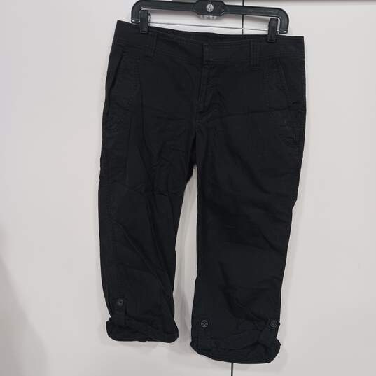 Buy the The North Face Women's Cargo Style Black Capri Size 10