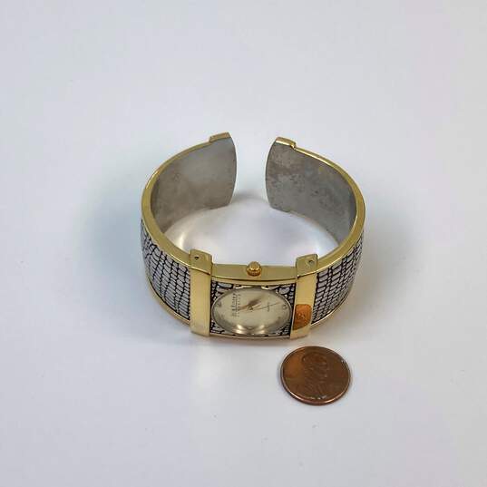 Designer Joan Rivers Classics V377 Analog Round Dial Quartz Wristwatch image number 3
