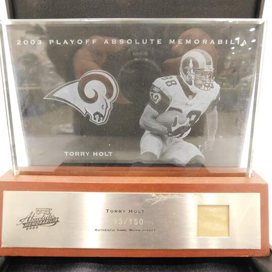 2003 Tory Holt Absolute Memorabilia Etched Glass w/ Jersey Swatch /150 Rams image number 3