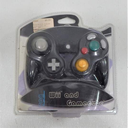 8 ct. Nintendo GameCube Controllers image number 3