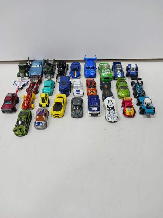 Lot of 29 Assorted Mattel Hot Wheels Toy Cars image number 1