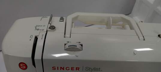 Singer Stylist Computerized Sewing Machine Model 7258 IOB image number 6