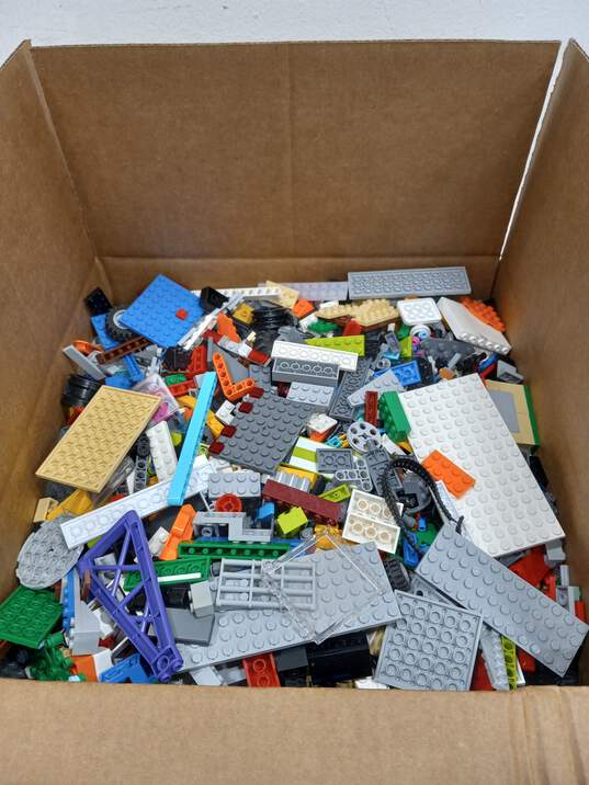 10.1lbs. of Assorted Lego Building Blocks image number 1