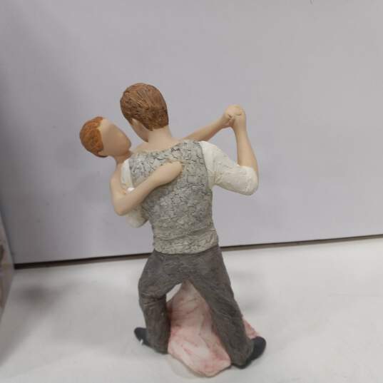 Arora Design 'Lost In You' Couple Statue image number 3