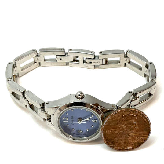 Designer Fossil ES-9090 Silver-Tone Strap Round Blue Dial Analog Wristwatch image number 2