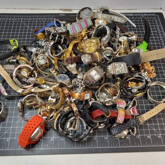 Bulk Lot of Assorted Watches – 8.60lbs. image number 1