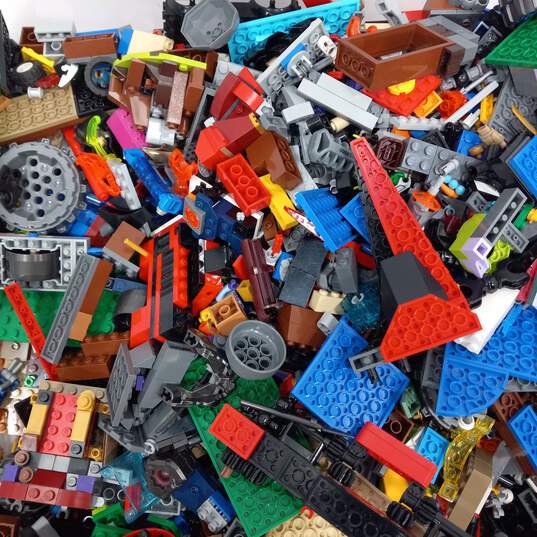 8.5lbs Bundle of Assorted Lego In Box image number 4