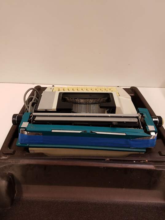 Smith Corona Coronamatic 2200 Electric Typewriter w/ Case image number 4
