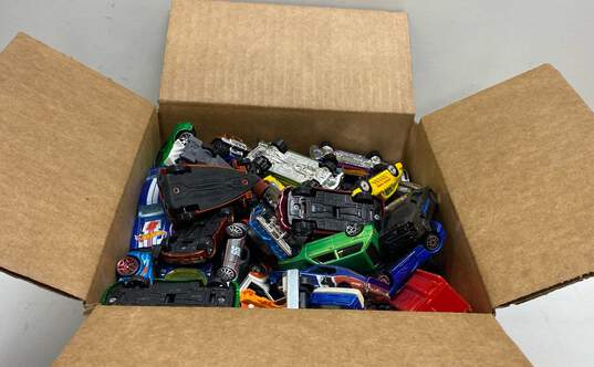 Lot of Assorted Die Cast Toy Cars image number 1