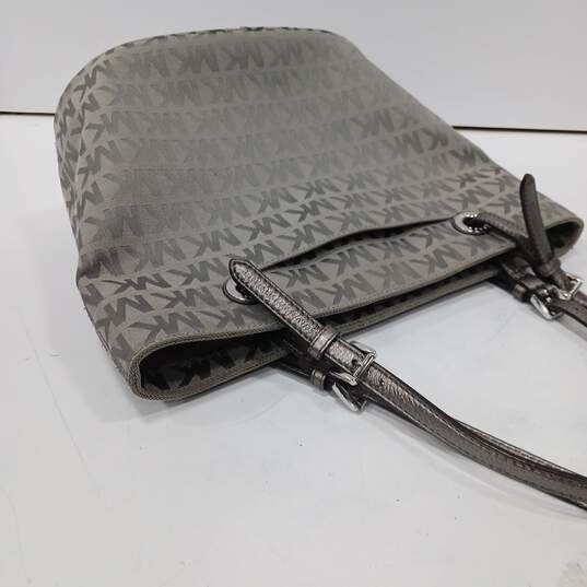 Michael Kors Gray Tote Purse image number 4