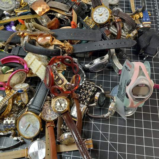 Bulk Lot of Assorted Watches – 8.70lbs. image number 1