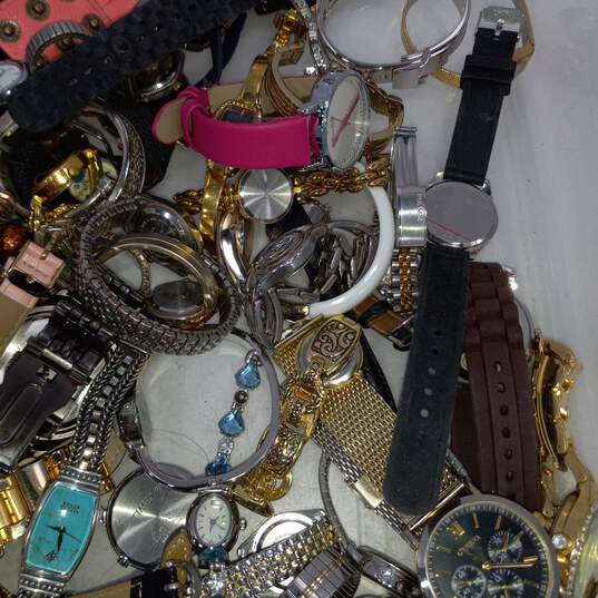 8.6lb Bulk of Assorted Watches image number 3