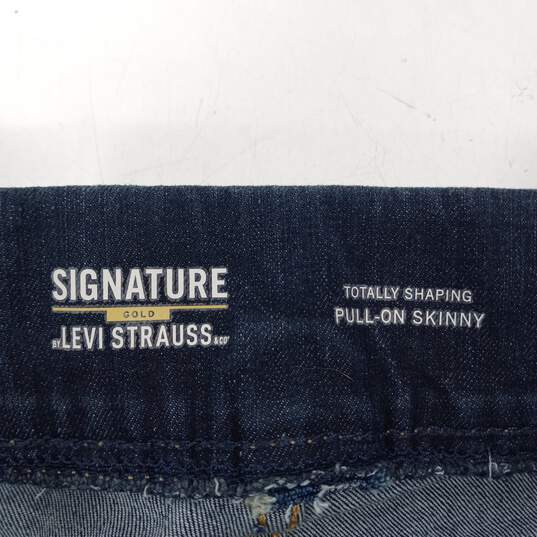 Levi's Women's Blue Denim Jeans Size 35x28in image number 3