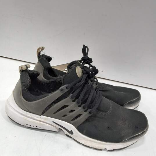 Men's Black Nike Air Presto Running Shoes Size 10 image number 2