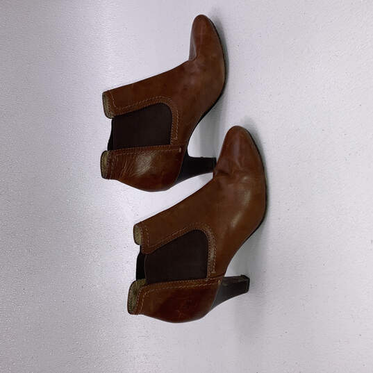 Womens Brown Leather Almond Toe Block Heel Pull On Chelsea Boots Size 8 image number 1