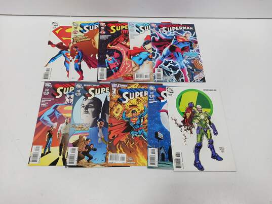 Bundle of assorted comic books image number 1