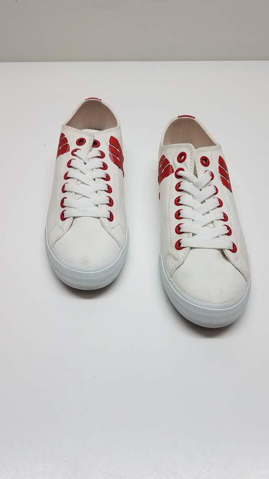 (1) Row One Wisconsin Badgers Canvas Sneakers - W 5/ M 3.5 image number 4