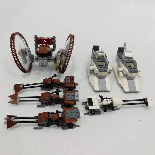 LEGO Star Wars 75085 Hailfire Droid w/ Speeder Bikes & Rebel Troopers Speeders image number 1