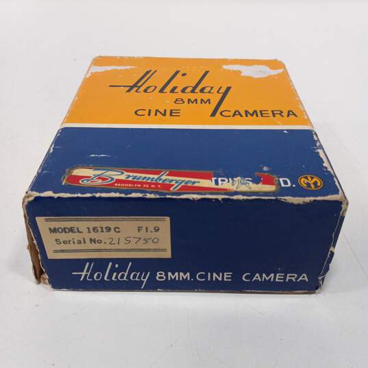 Holiday 8mm Cine Camera Model No. 1619C FI.9 image number 9