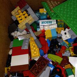 7.5lbs Lot of Assorted Brands Building Toy Pieces