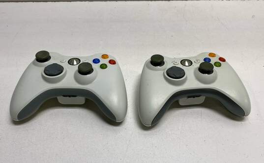 Microsoft Xbox 360 controllers - Lot of 2, white image number 1