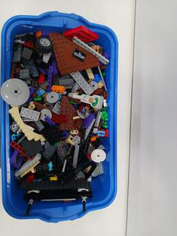 4.5lbs Bundle of Assorted Legos In Plastic Lego Bin
