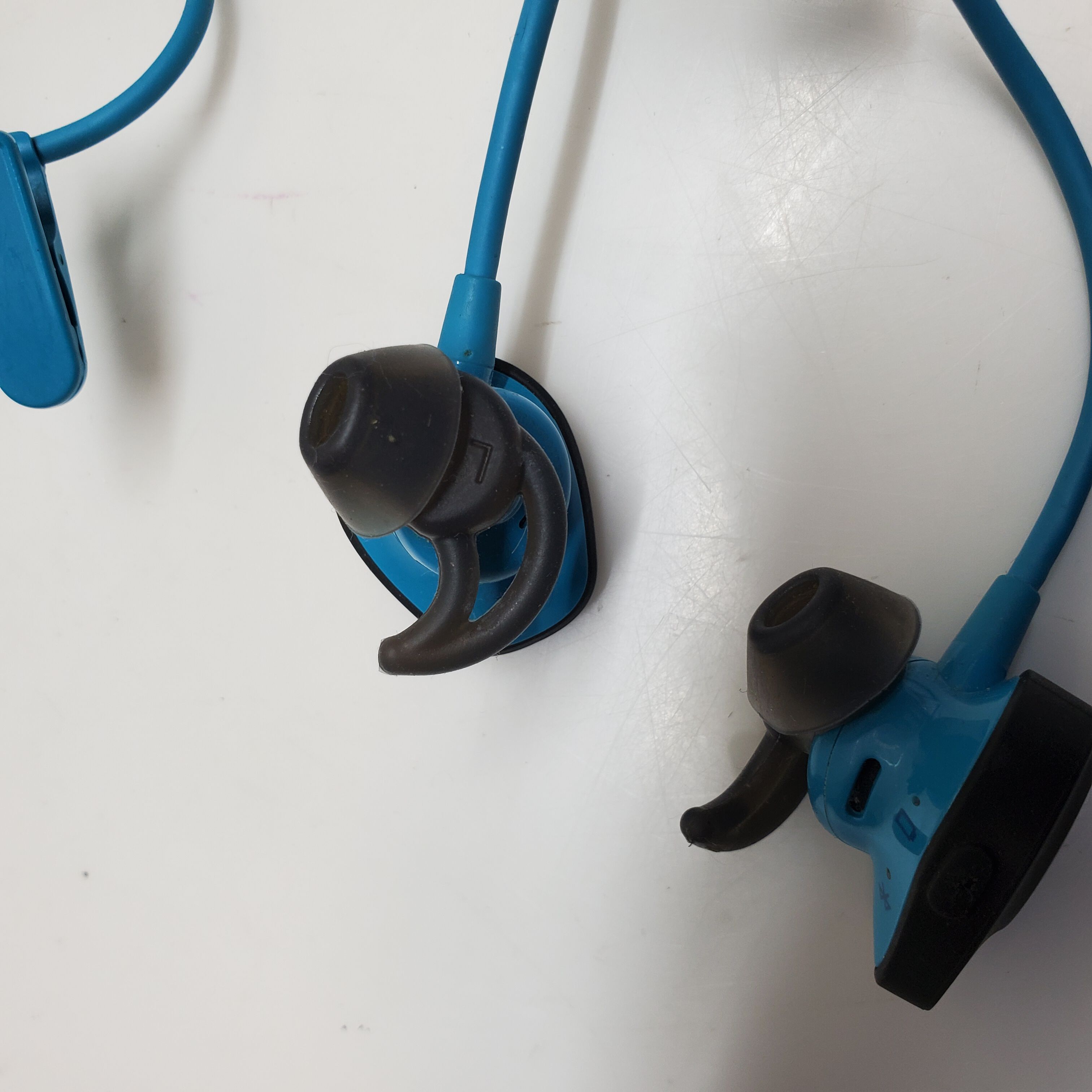 Buy the Bose SoundSport Wireless Headphones Untested | GoodwillFinds