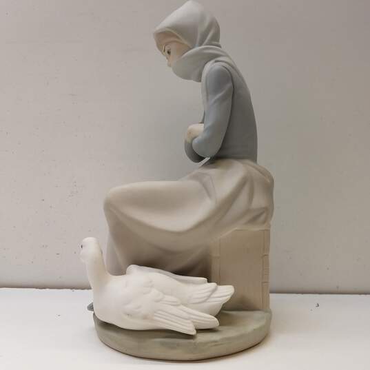 Lladro Porcelain Art Sculpture  Figurine Girl with Duck image number 2