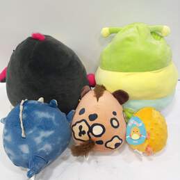 Bundle Of 10 Assorted Squishmellow Toys alternative image
