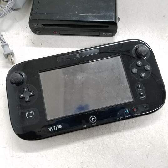 Wii U - Console 32GB Black W/ Gamepad, cables and Amibo Festival