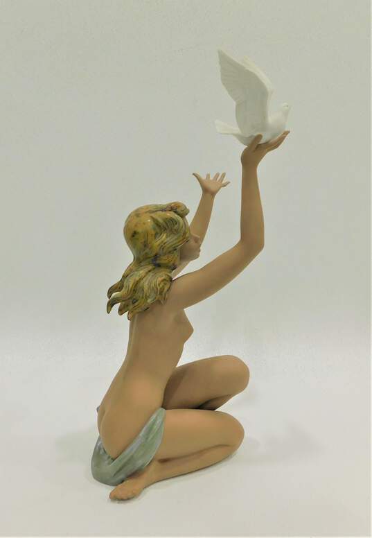 Lladro Peace Offerings #3559 Woman With Dove Figurine image number 5