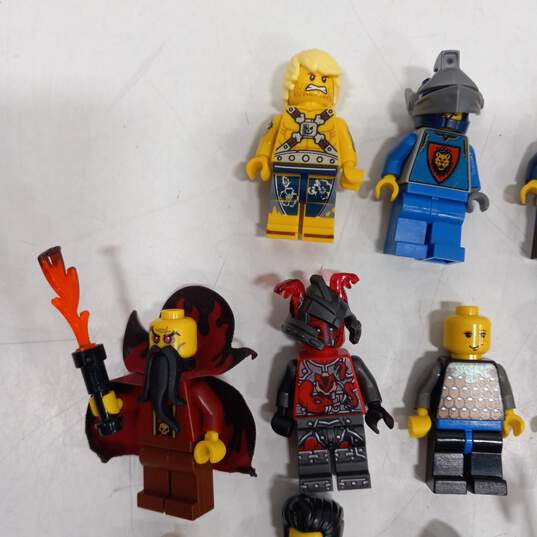 Bundle of 11 Lego Knight & 2 Horse Minifigures image number 3
