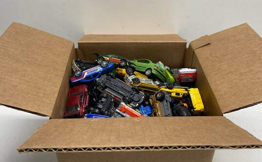 Lot of Assorted Die Cast Cars image number 1