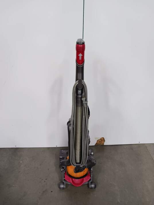 Dyson DC25 Vacuum image number 3