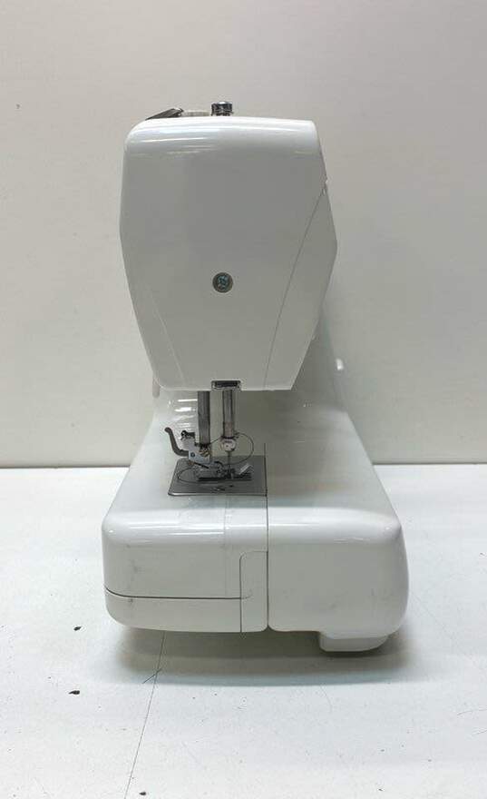 Singer 1525 Sewing Machine image number 3