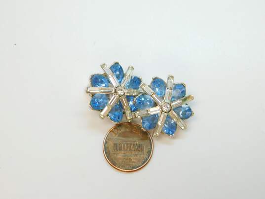 VTG Crown Trifari Silver Tone Blue & Clear Rhinestone Flower Clip Earrings 16.8 image number 3