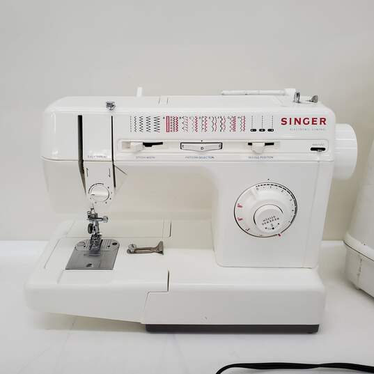 Singer 4830 C Sewing Machine - Parts/Repair Untested image number 3