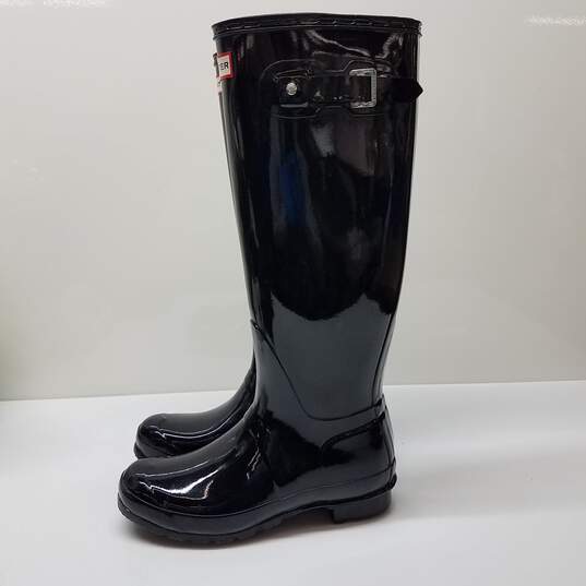 Hunter Women's Tall Black Glossy Rainboots Size 8 image number 3