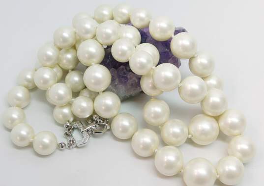 KJL Kenneth Jay Lane Silvertone Rhinestones Clasp White Faux Pearls Beaded Double Strand Necklace 203.2g image number 3